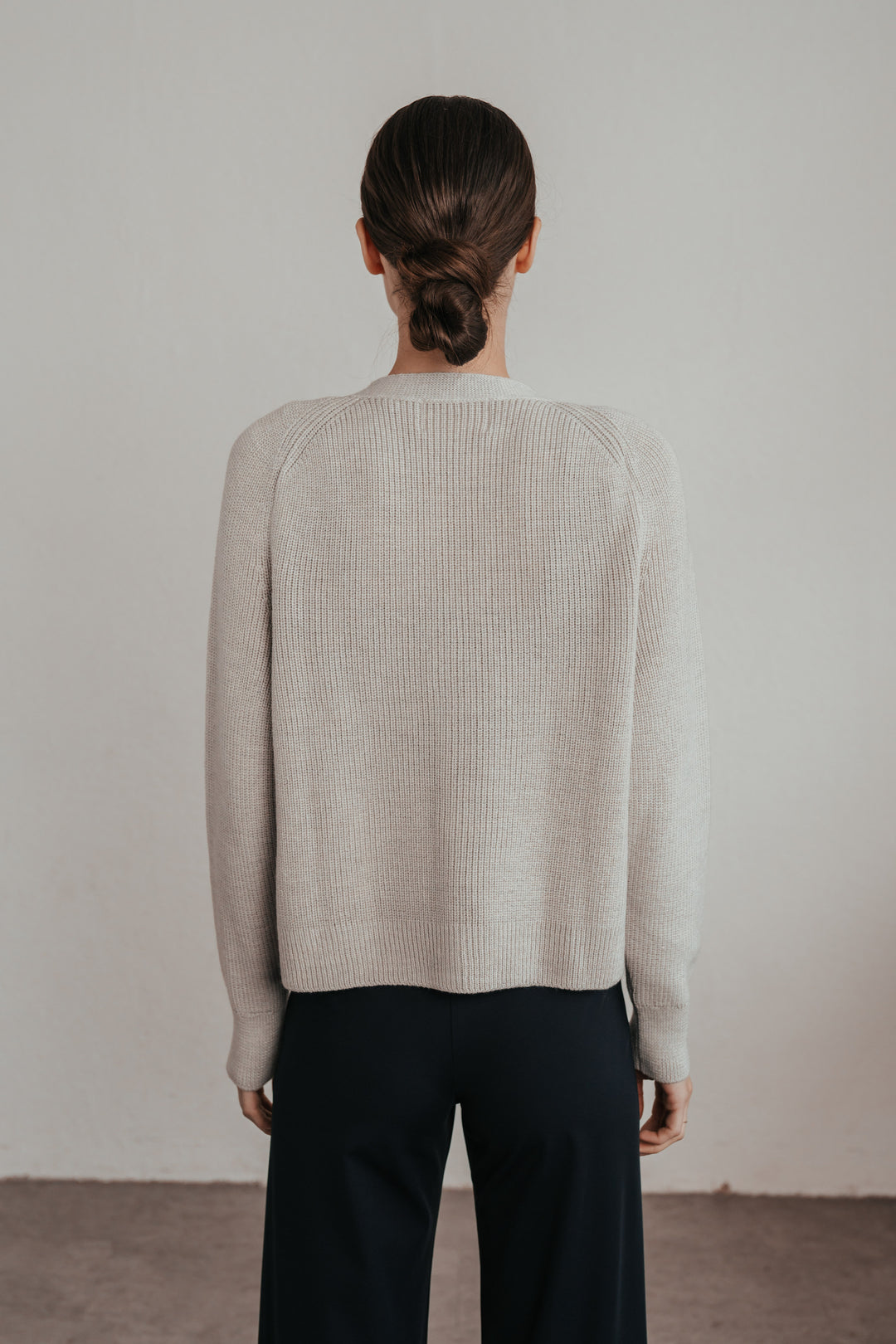 Slightly cropped cardigan made of wool (merino)