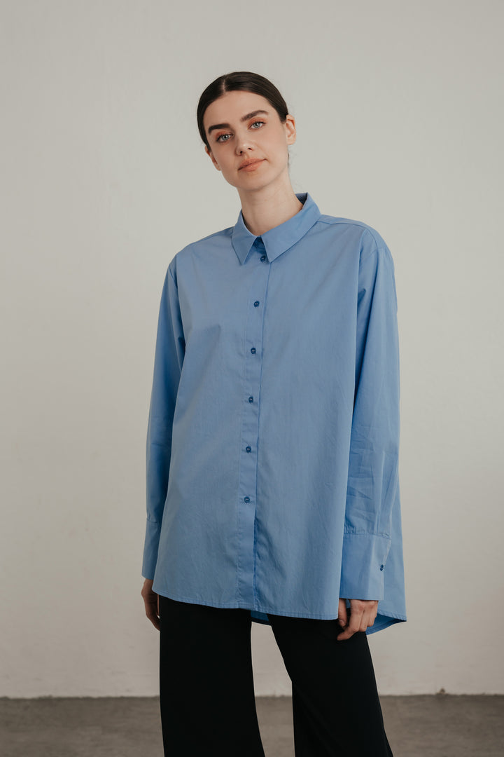 Long-sleeved oversized shirt