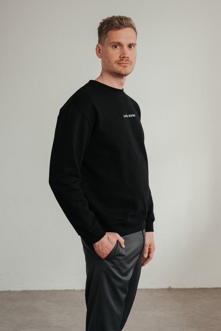 Unisex Sweater mit lockerer Passform und gesticktem Logo