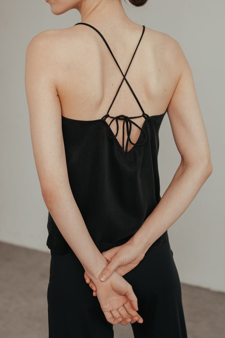 Backless top with tie